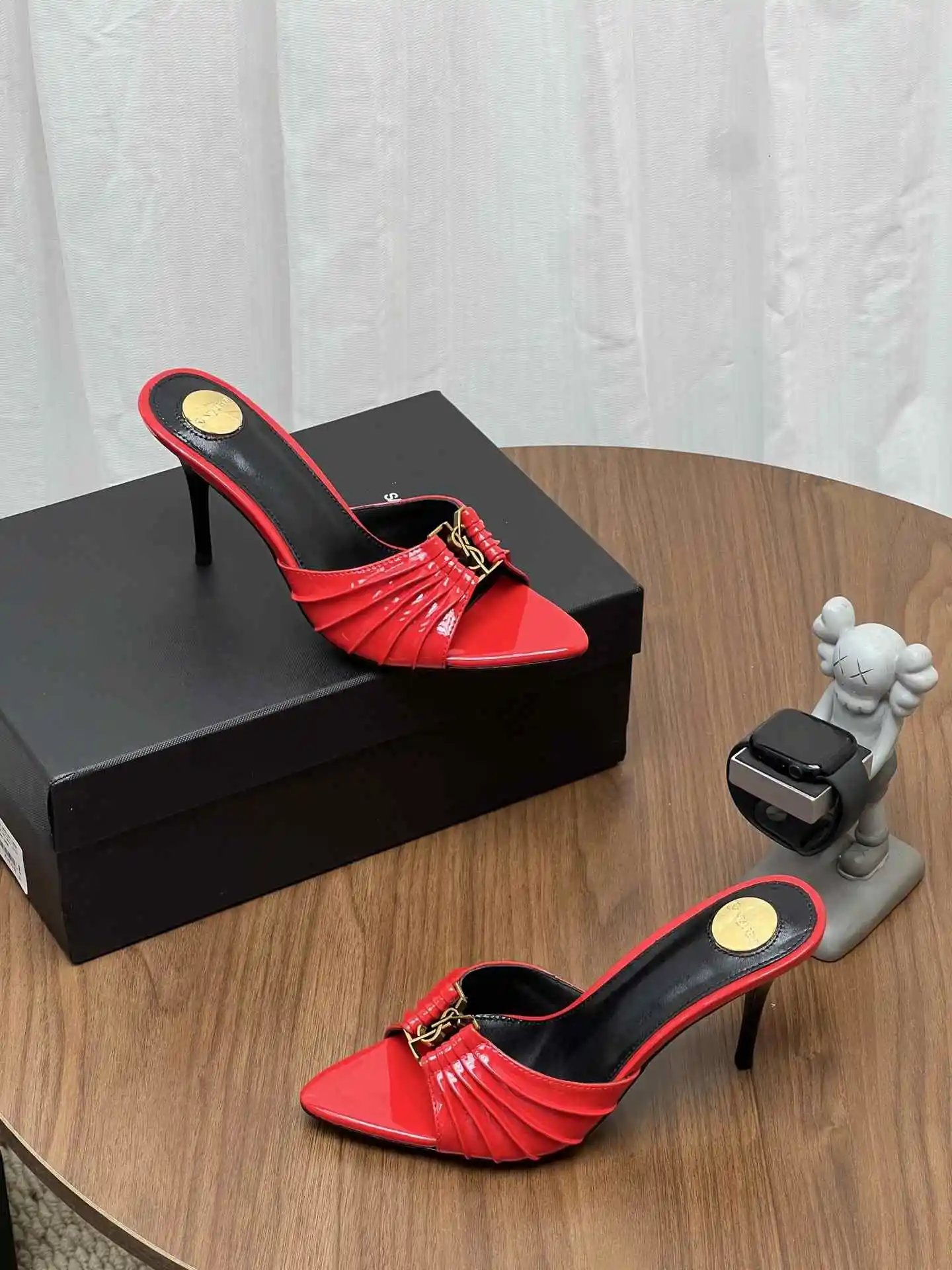Saint Laurent Pointed-Toe Pumps - Style 8