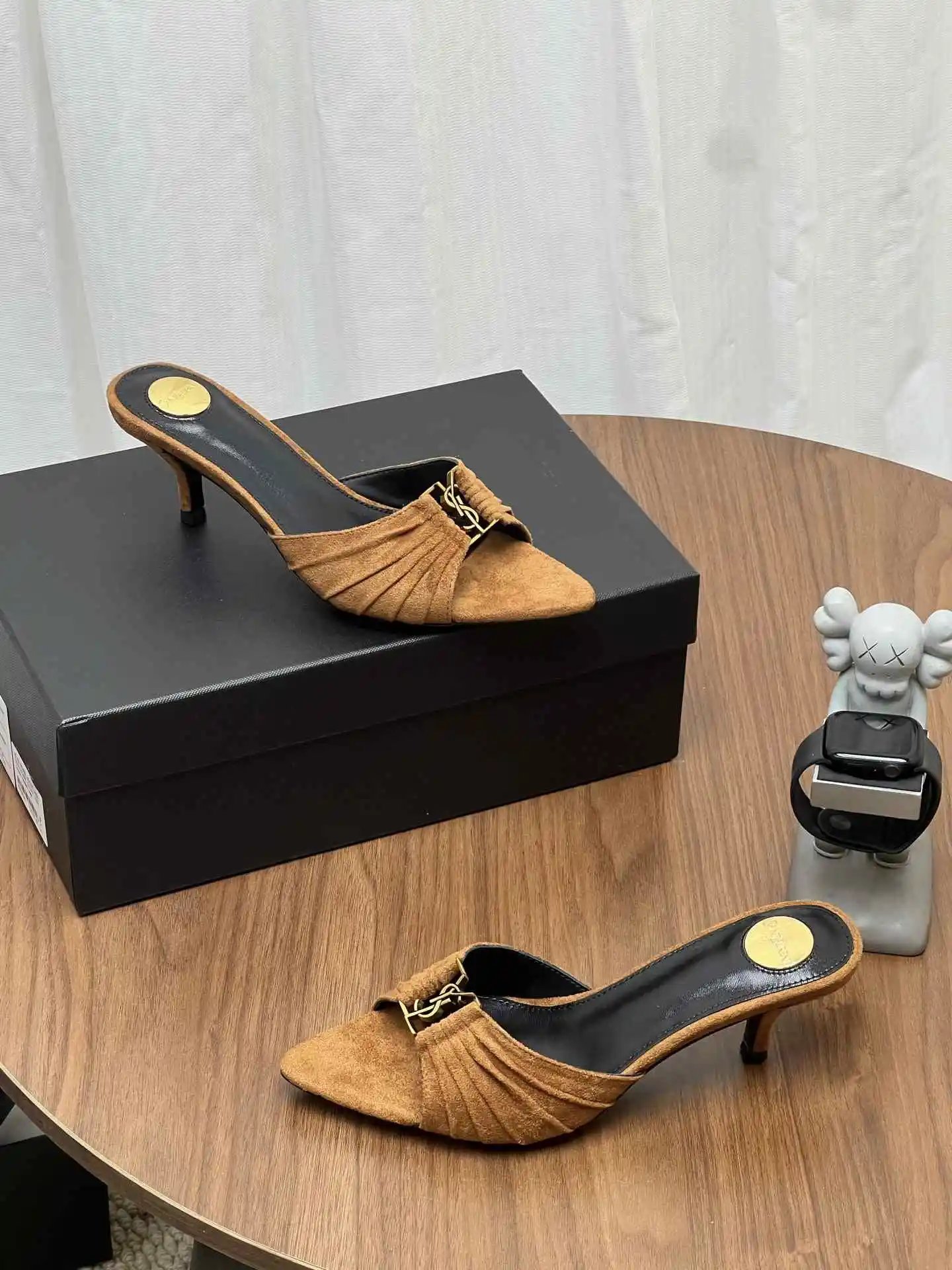 Saint Laurent Pointed-Toe Pumps - Style 1