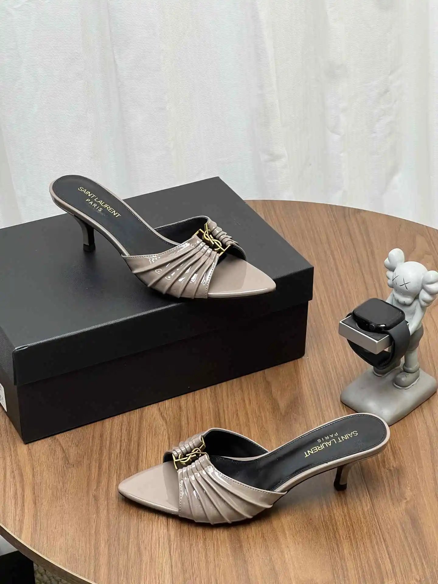 Saint Laurent Pointed-Toe Pumps - Style 9