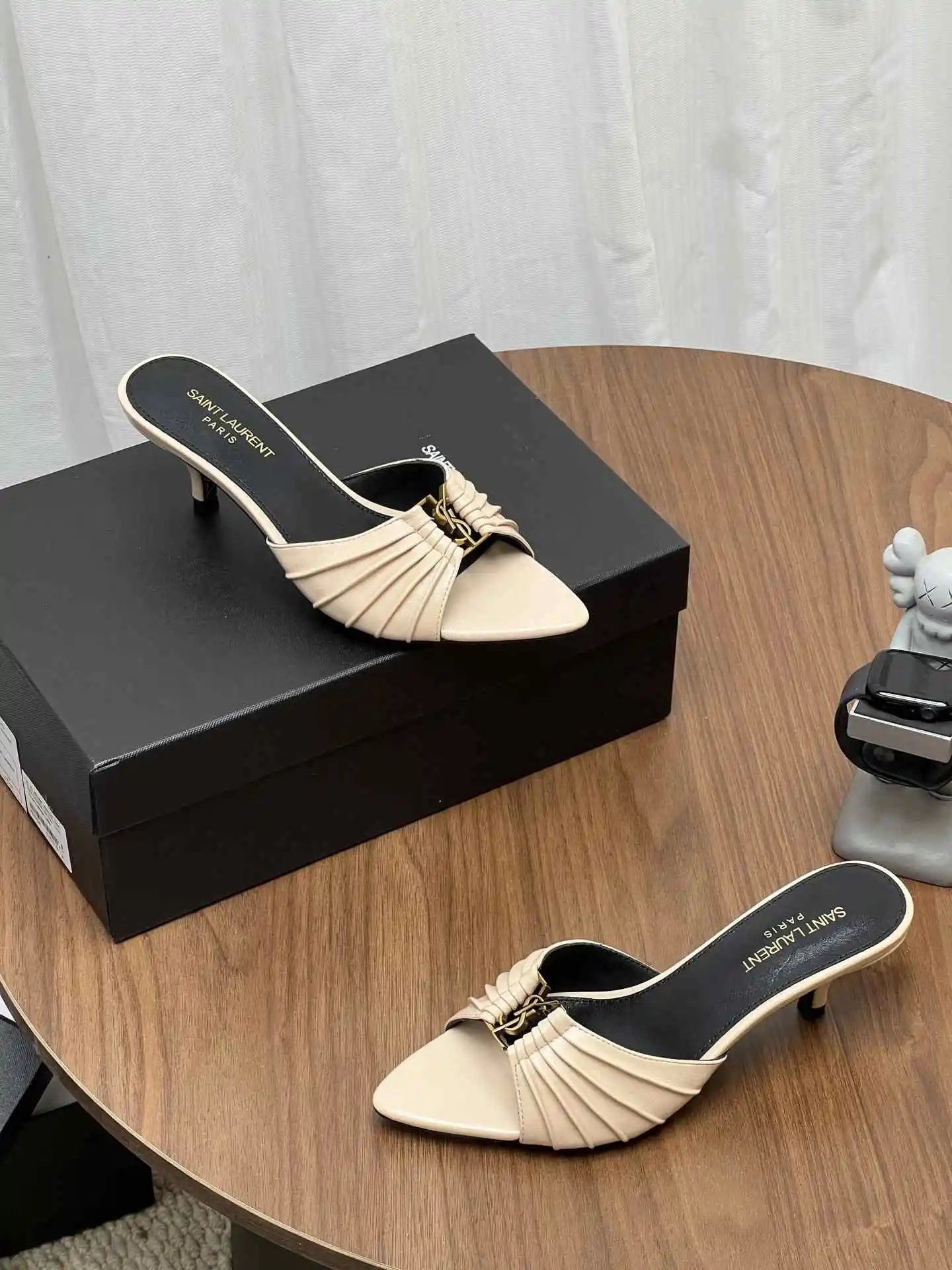 Saint Laurent Pointed-Toe Pumps - Style 17