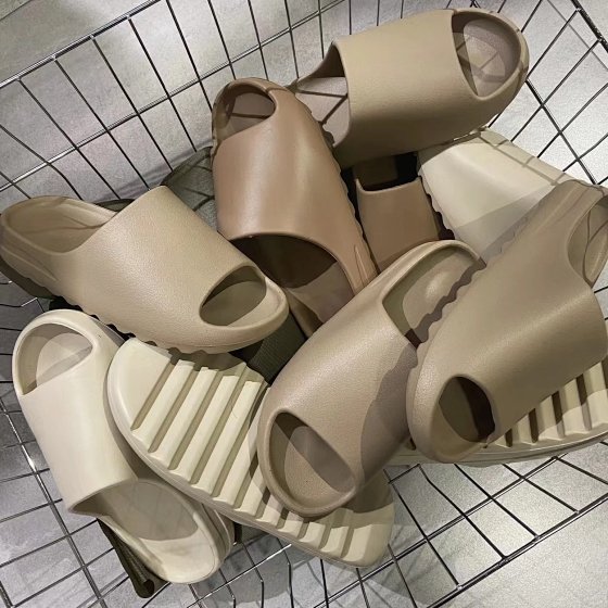 2023 Bestseller Yeezy Flip Flops | Ultra-Soft 4cm Height Increase | 'Step-in-Clouds' Comfort | Unisex Summer Outdoor Slides | Ins Fashion Trend American Style Couple Heightening | Anti-Slip & Odor-Resistant Thick Sole for Home, Indoor, Bathroom Use | Men's & Women's Summer EVA Sandals