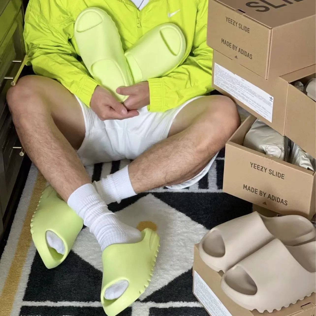 Fluorescent Green [logo embossed matte version+original box]