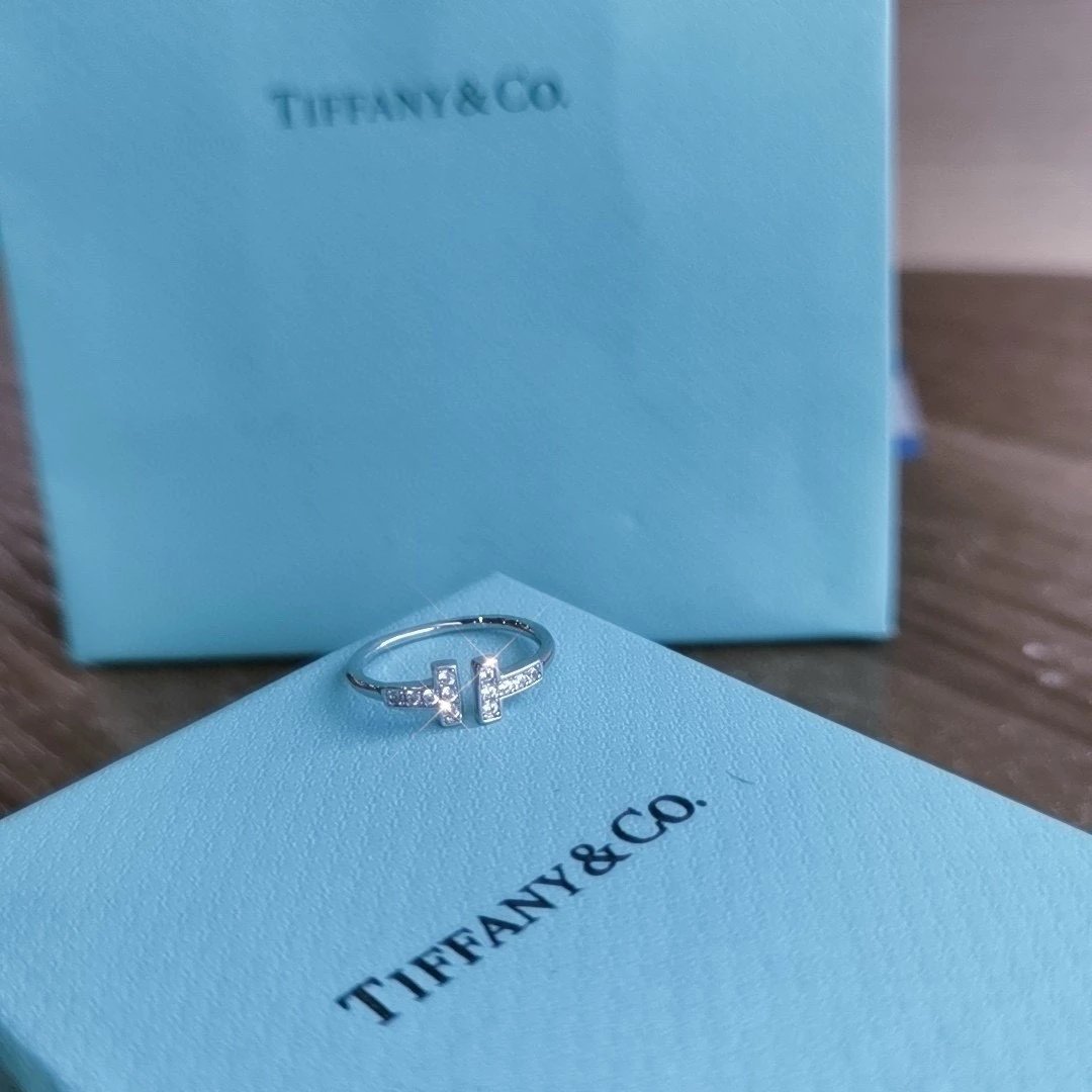 The symbolism of a diamond ring with packaging is too beautiful, representing "possession" and "commitment"