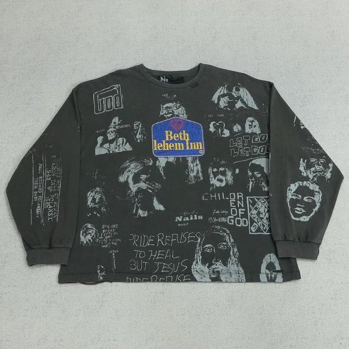 PA long sleeved retro figure graffiti with holes, wear and tear, worn out R1159