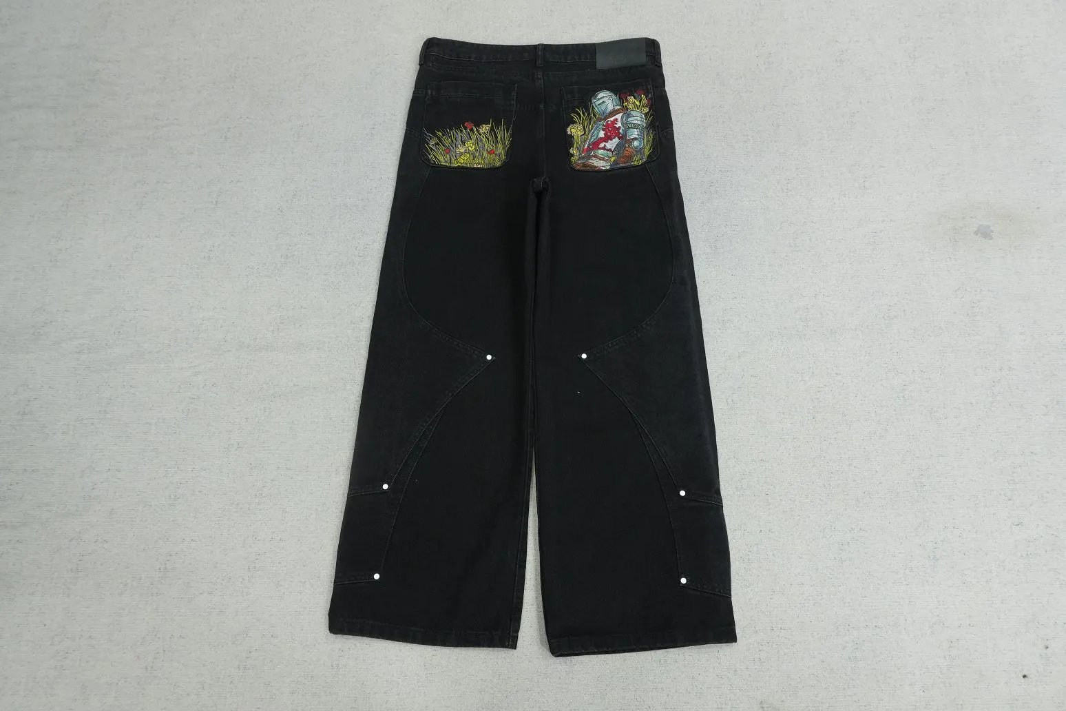 VES长裤背后草丛005WMN