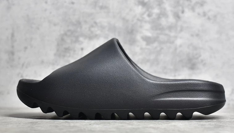 yeezy slipper 黑色 咬花