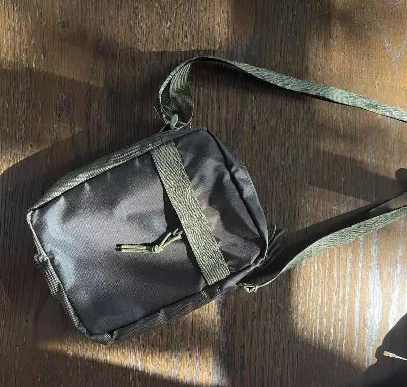 bag 前面织带大字母日系小背包胸包