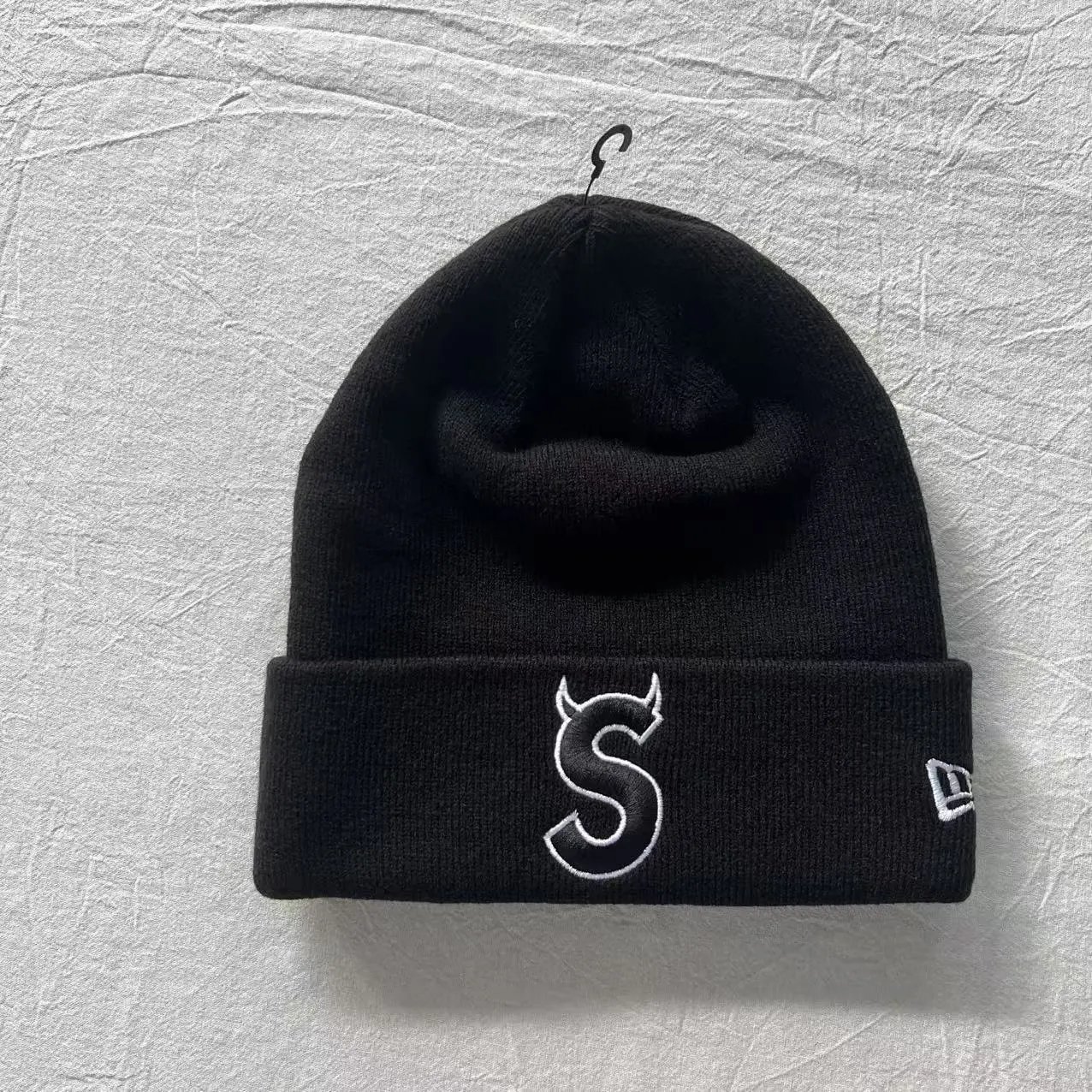 Black: (Black) "S" Horns