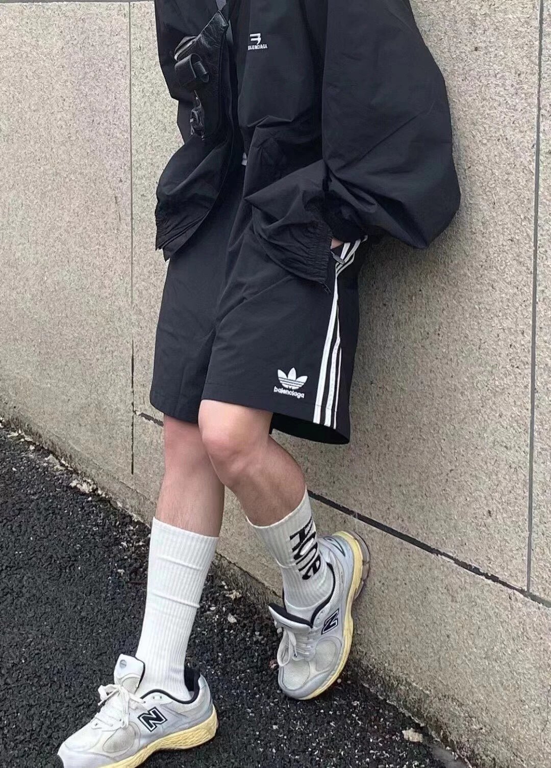 Item Thumbnail for 9000 Balenciaga X Adidas originals SS23 shorts
Balenciaga× Adidas blockbuster joint collection!! Woven fabrics
Clover three-bar sports shorts with active black color scheme unisex and unisex width
Loose fit
- Craft said