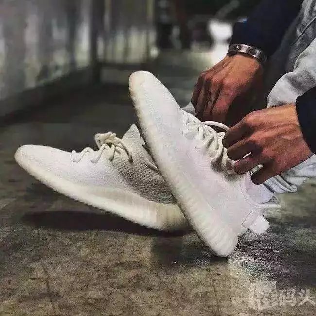 In Stock Special: Yeezy Pure White Unisex Sneakers Running Shoes