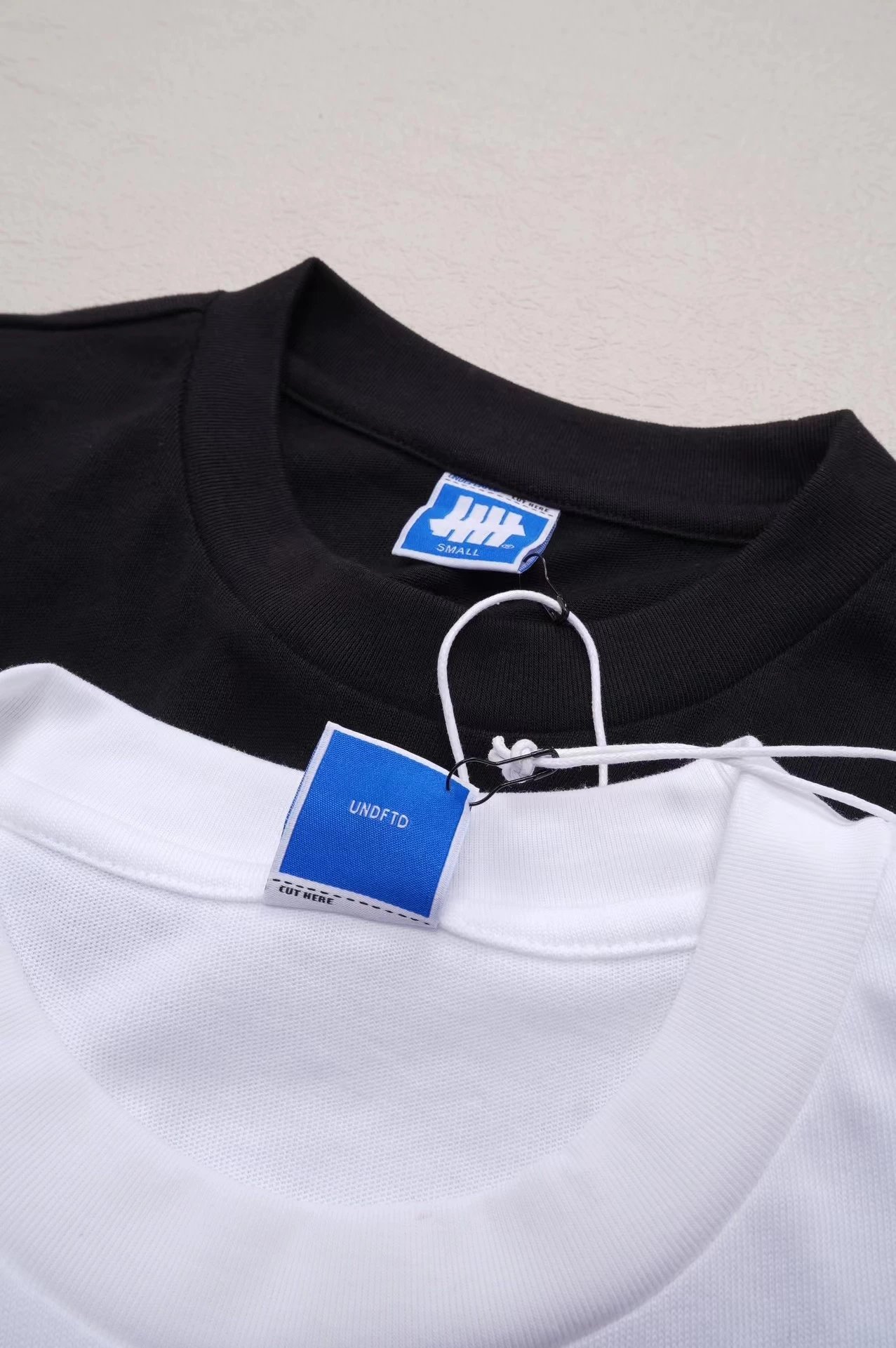 Design Undefeated Five Bars Logo Long Sleeve T-Shirt White T-Shirts - 10