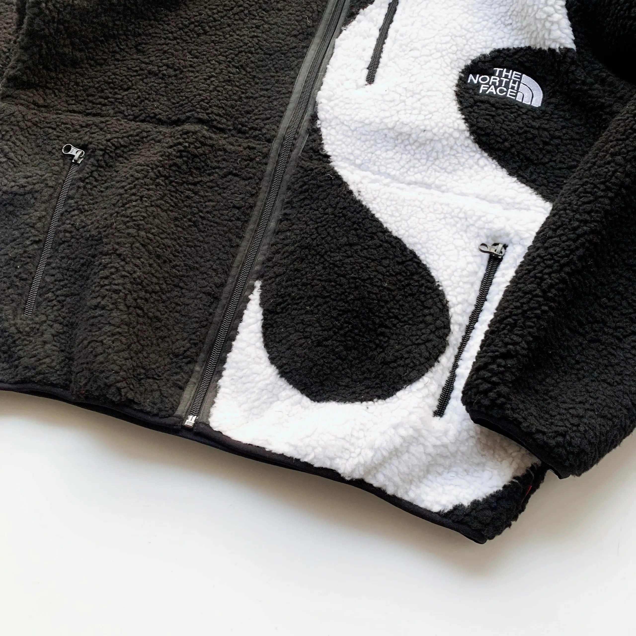 Supreme x The North Face Yin Yang Sherpa Fleece Jacket Black / White Outerwear - 8