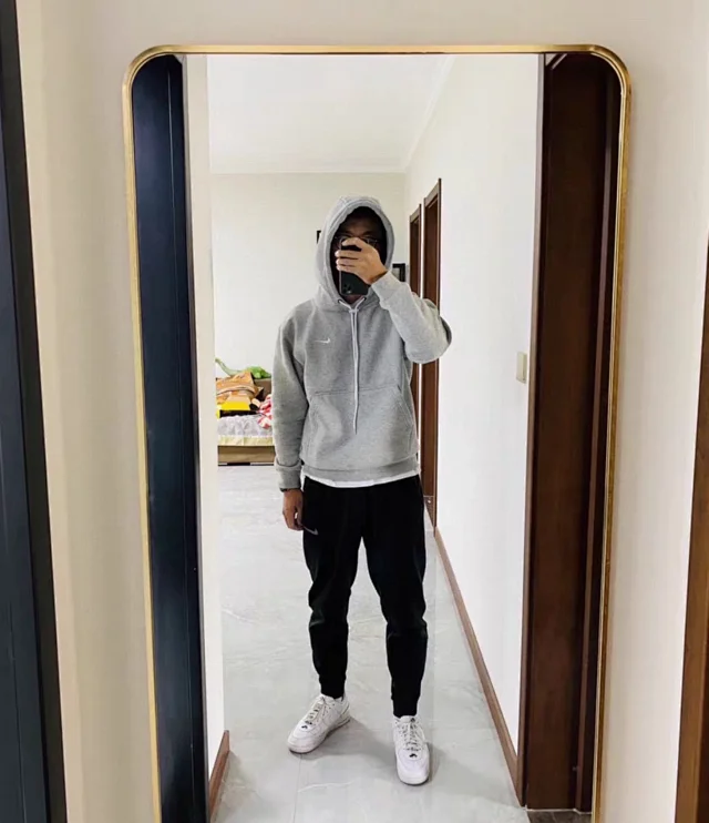 Nike Hoodies & Sweatshirts Embroidered Swoosh pullover hoodie with drawstring hood and kangaroo pocket product detail image 3