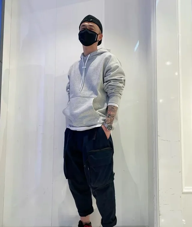 Nike Hoodies & Sweatshirts Embroidered Swoosh pullover hoodie with drawstring hood and kangaroo pocket product detail image 15