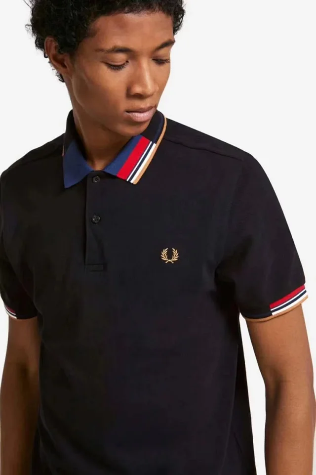 Fred Perry T-Shirts Short-Sleeve Polo Shirt with Tipped Collar and Laurel Wreath Embroidery product detail image 13