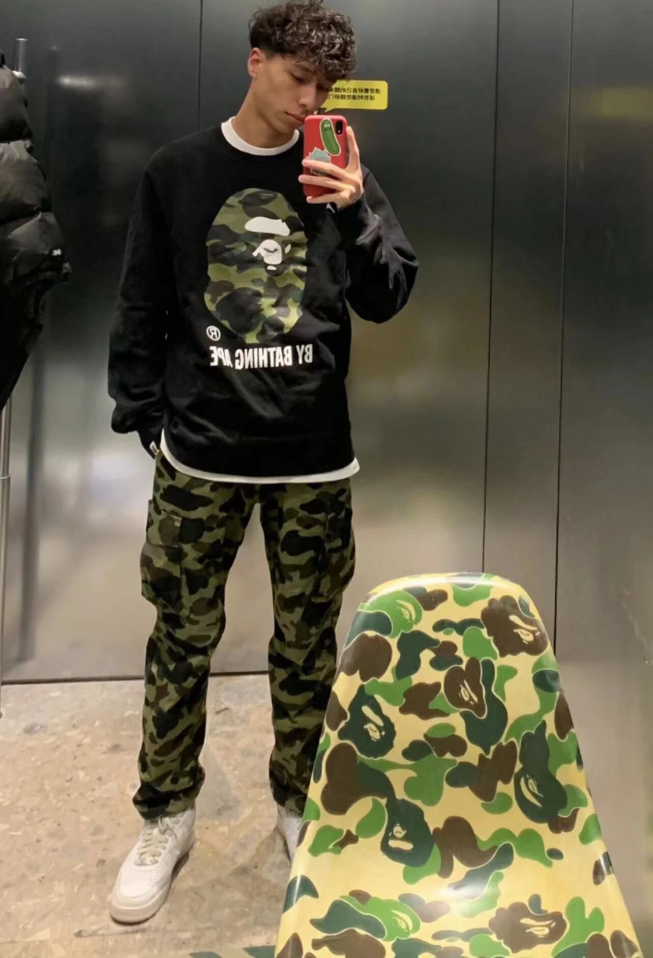 BAPE 经典迷彩猿人头卫衣