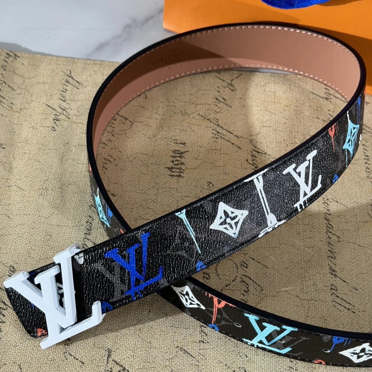 White Buckle-Black Dazzle
