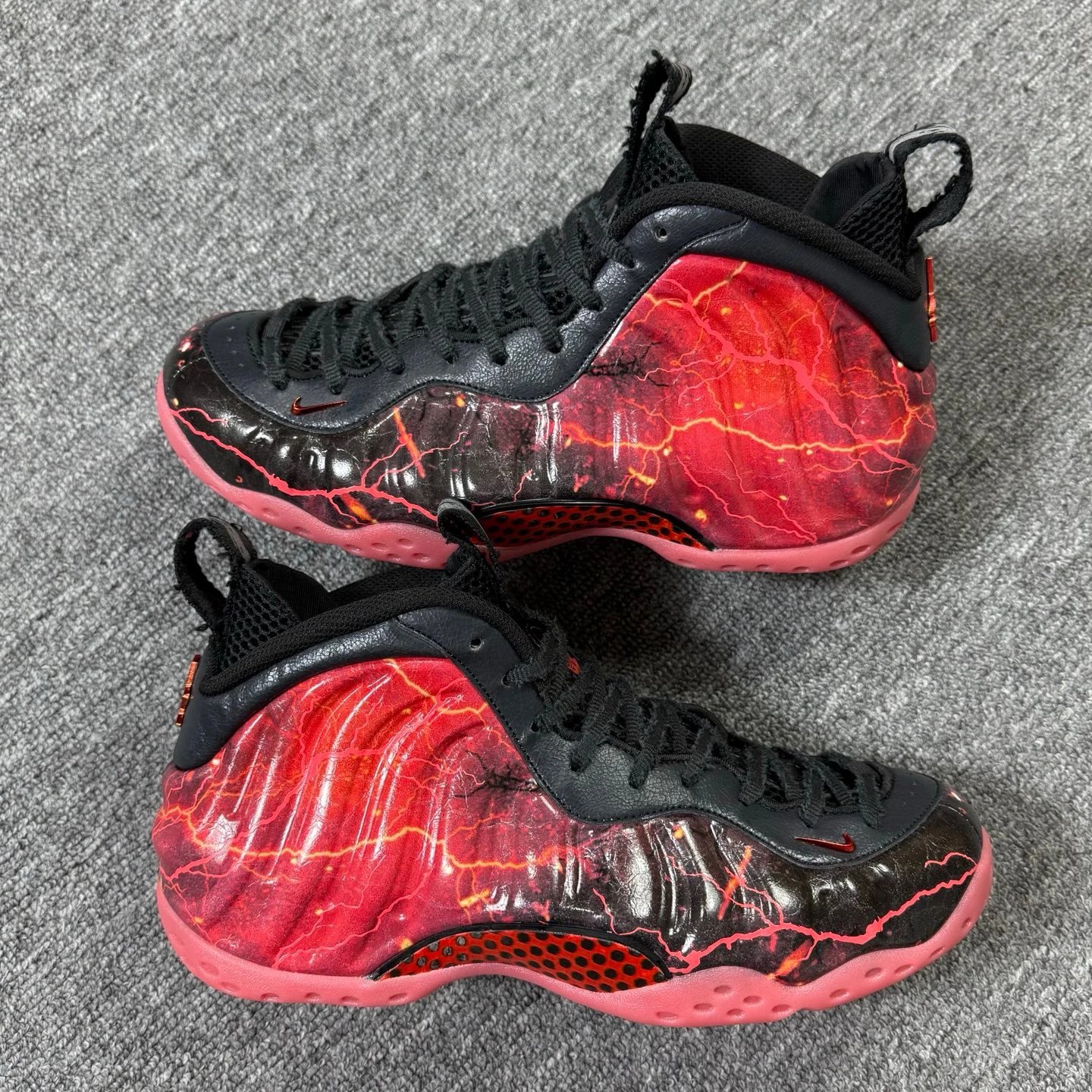 DG Foamposite“Stranger Things”IR7336-001