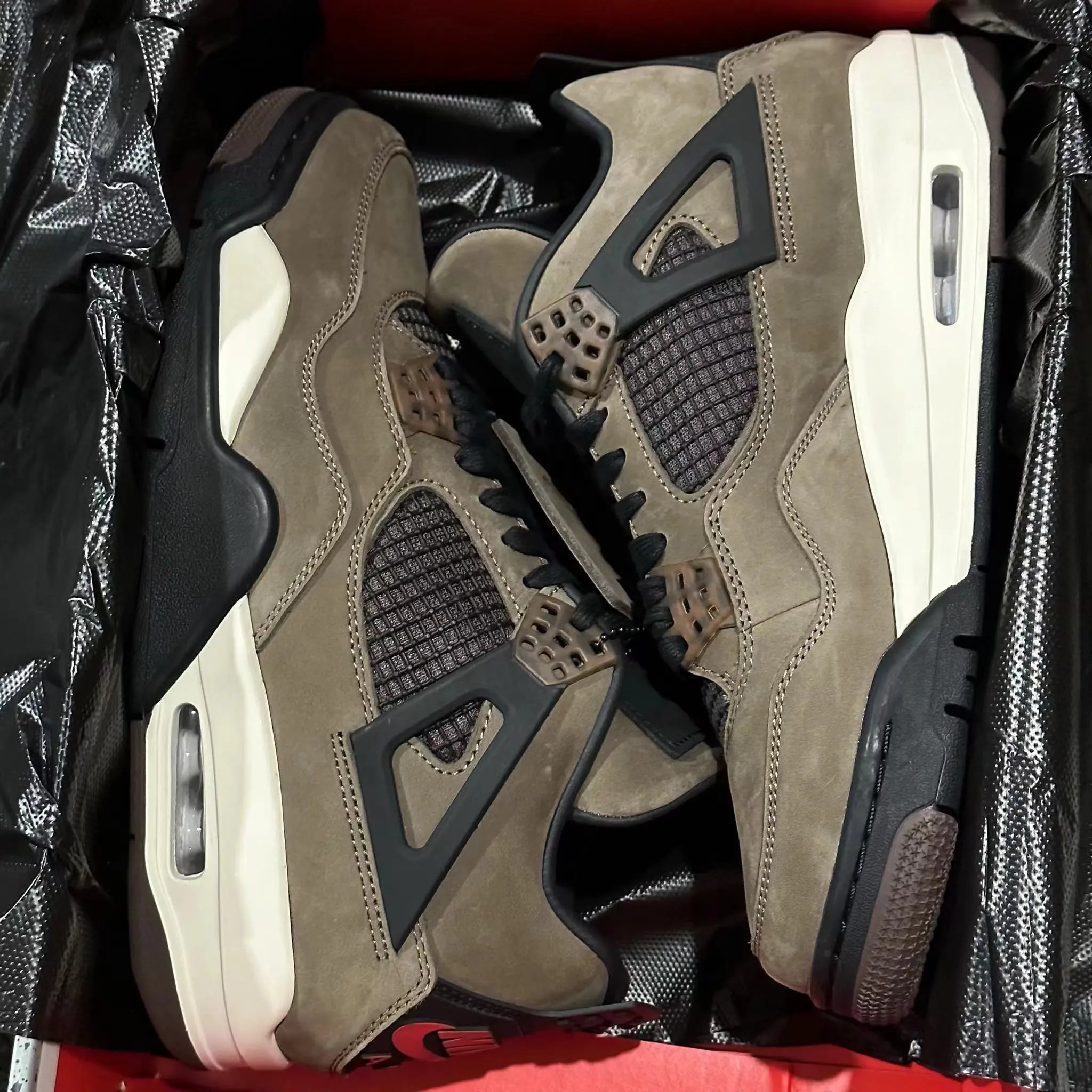 Gx/B J4 Travis Scott F&F Brown