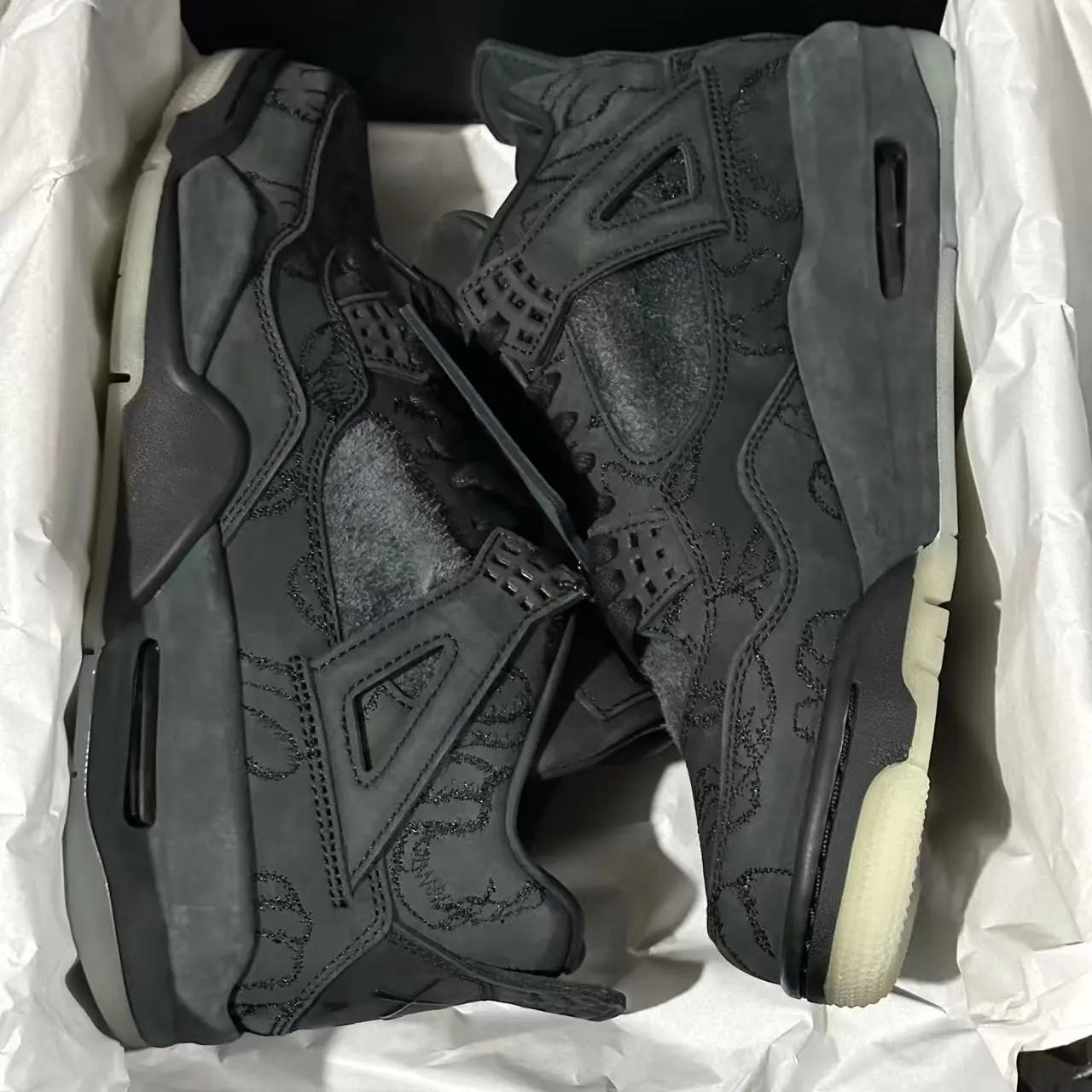 Gx/B J4“Kaws Black”930155-001