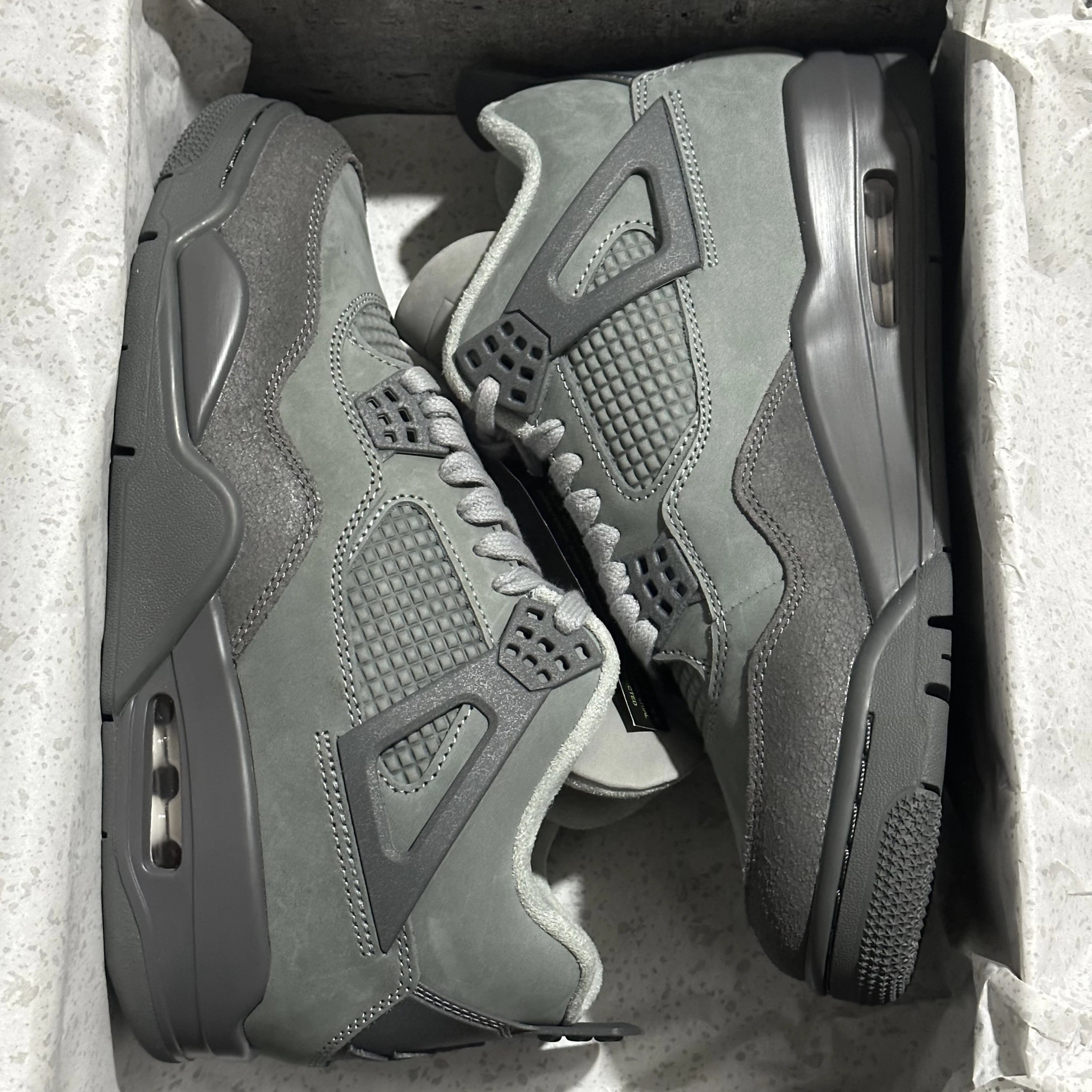 Gx/B J4“Smoke Grey”FQ7928-001