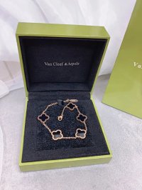 Van Cleef & Aprels Bracelet — seller photo 3