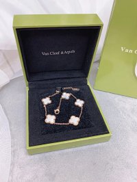 Van Cleef & Aprels Bracelet — seller photo 4
