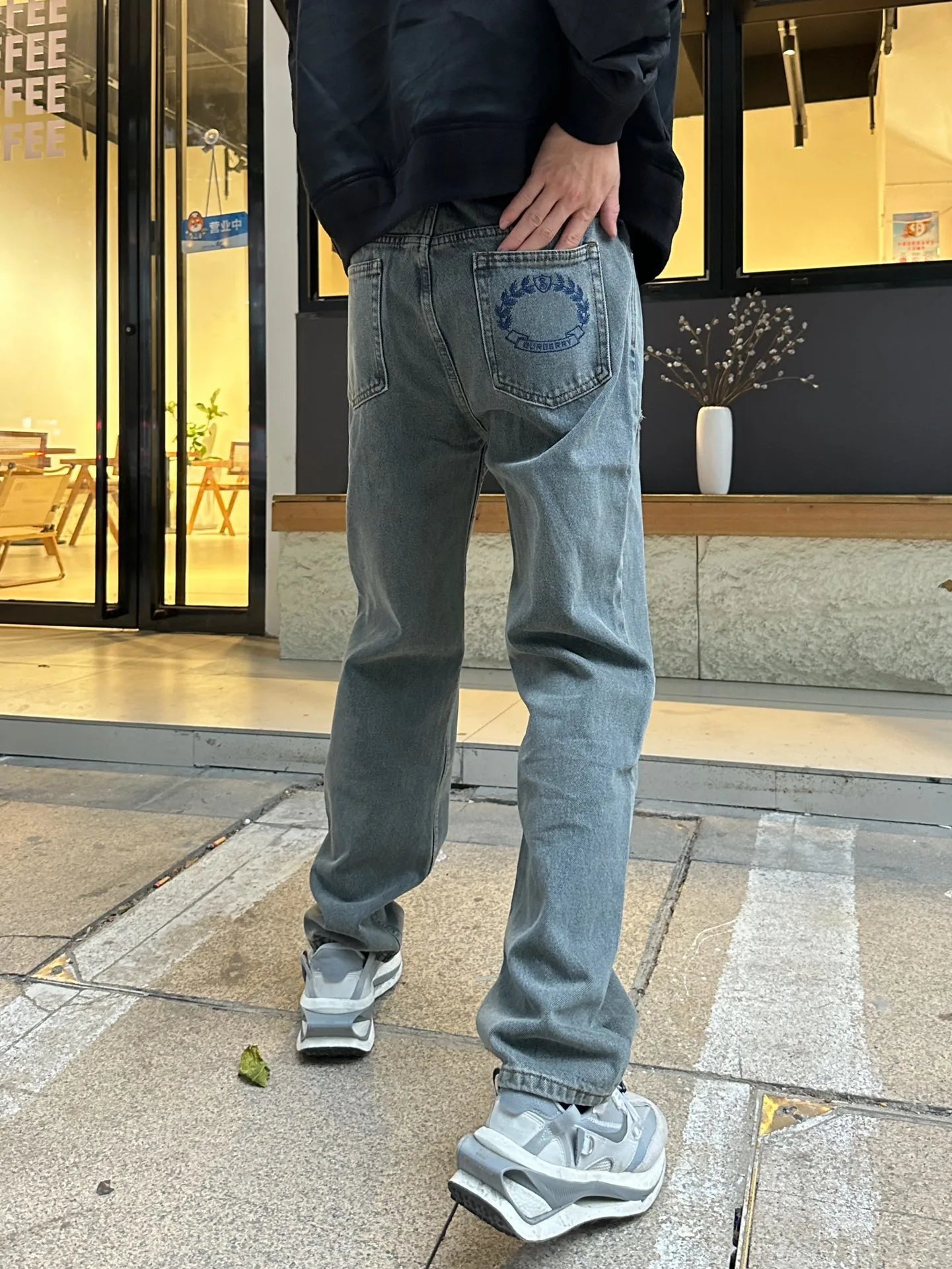 Straight Jeans with Pocket Embroidery photo 4