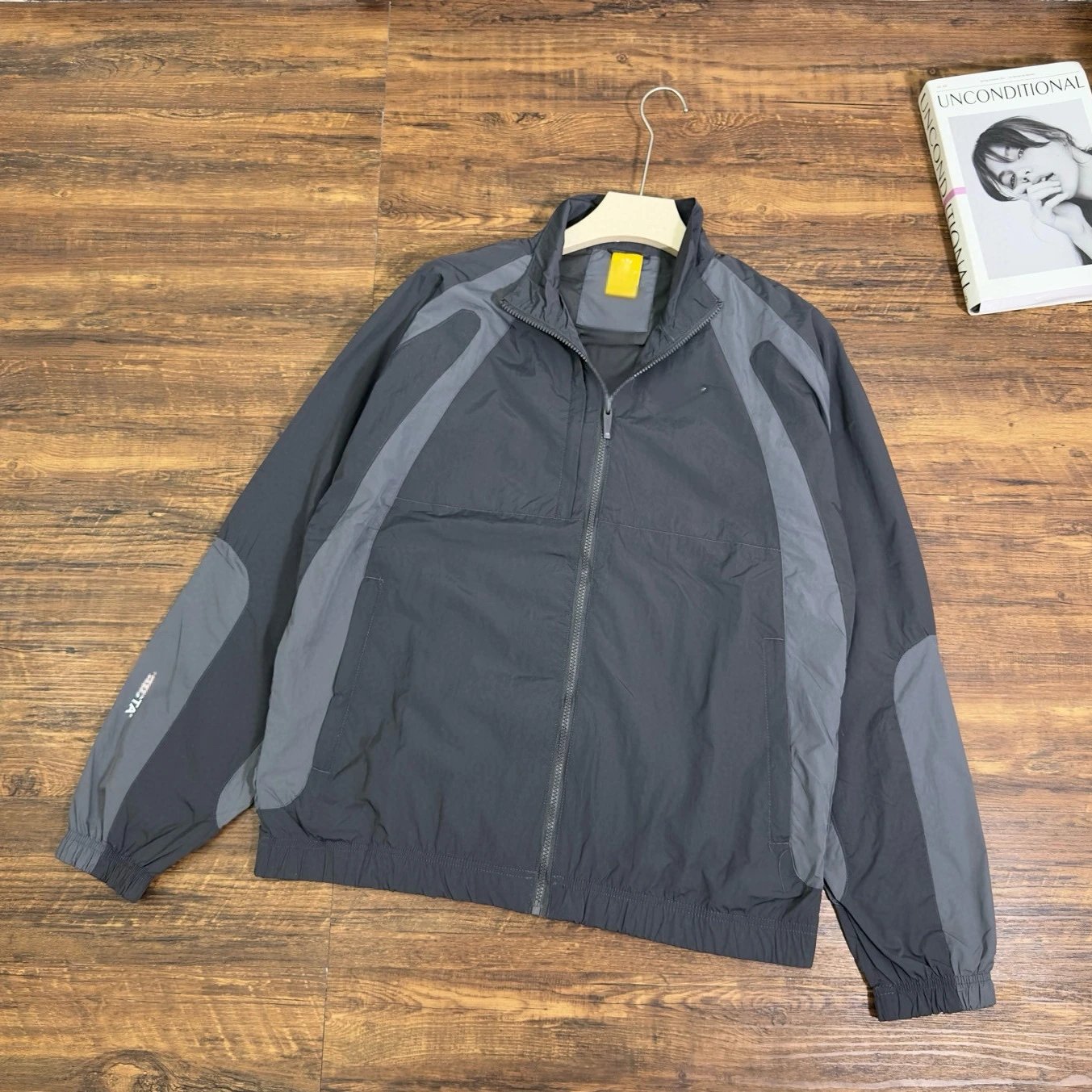 Woven Couple Windproof Sport Tracksuit photo 7