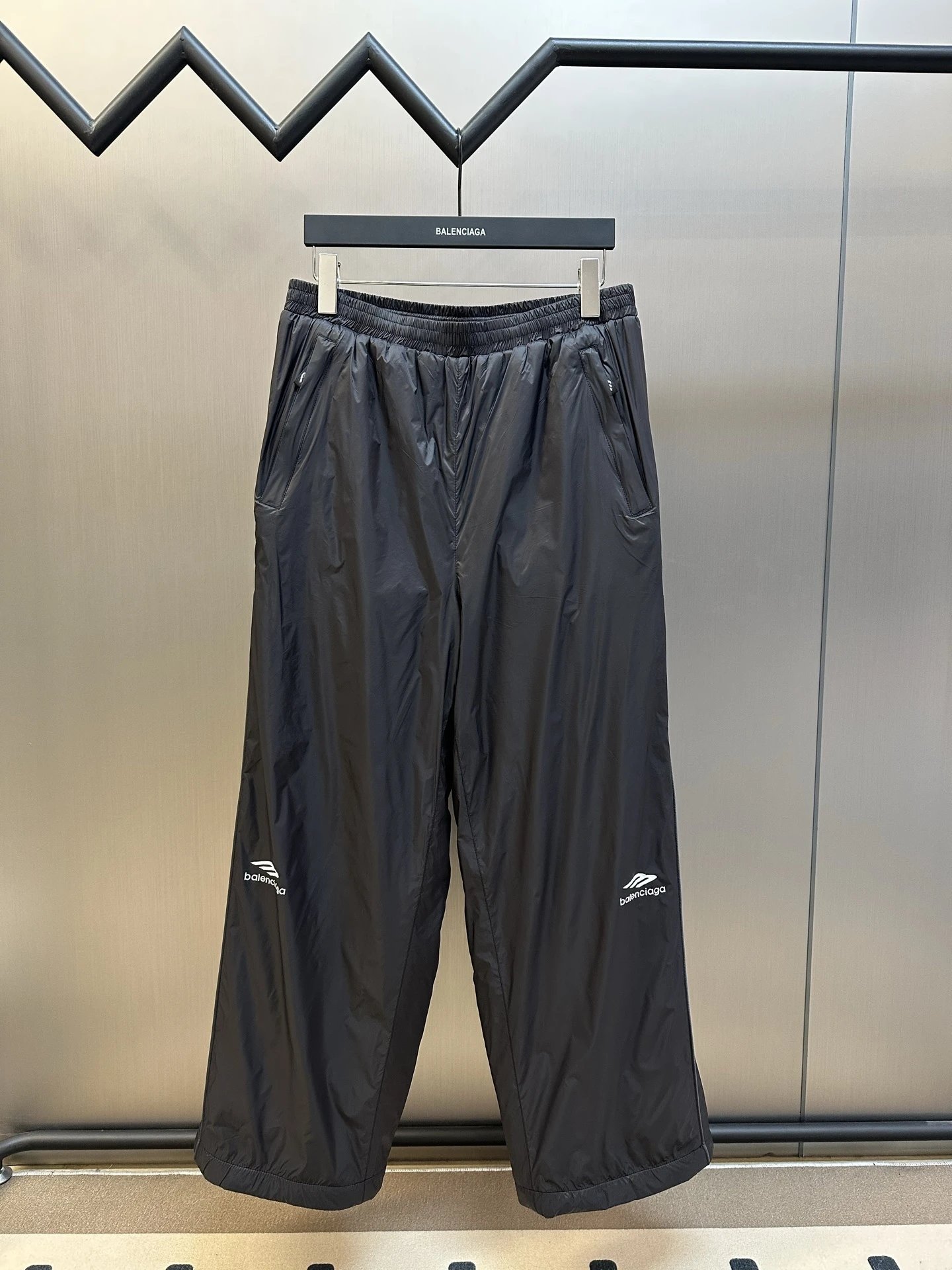 Knee Logo Sports Pants