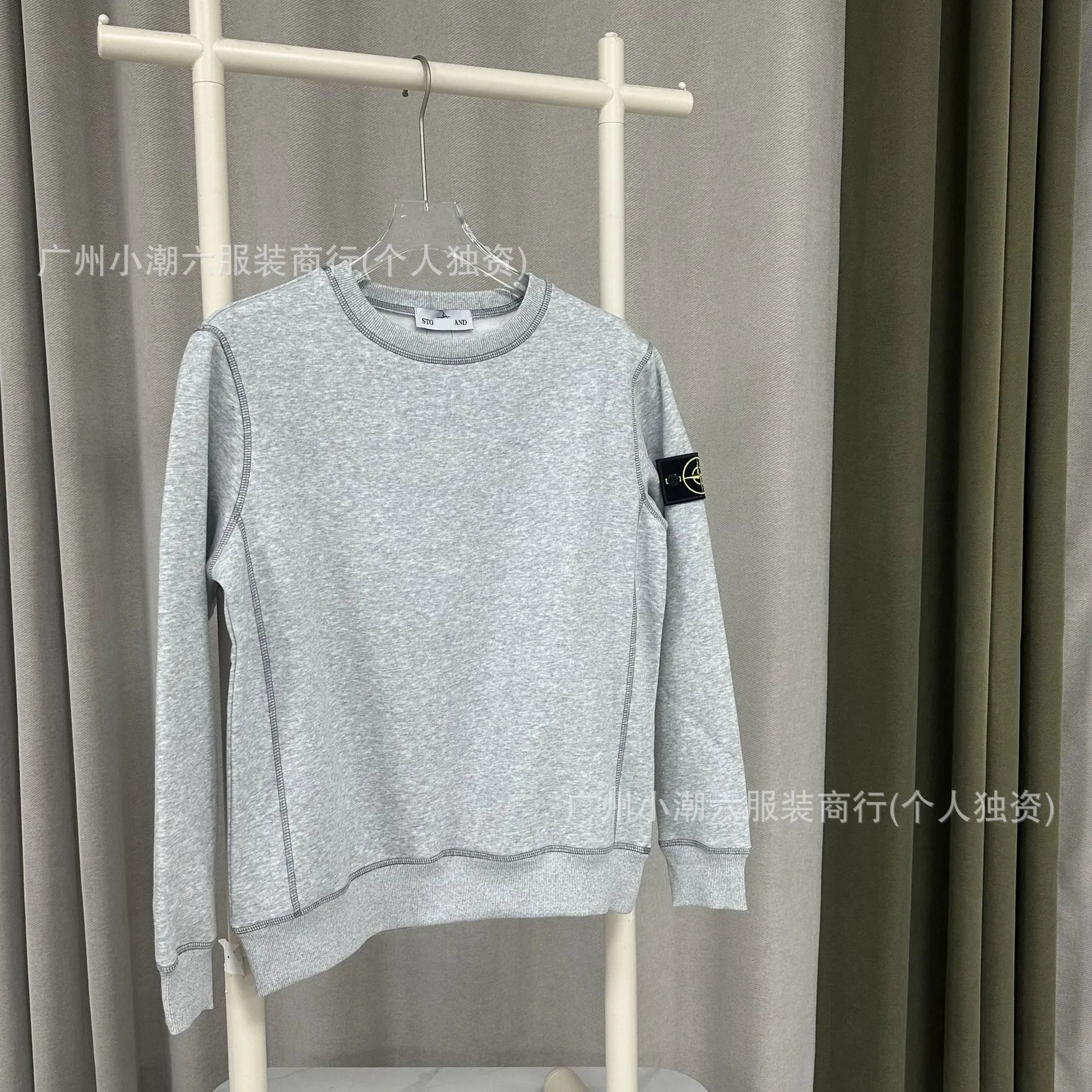 Fleece-Lined Sweatshirt photo 6