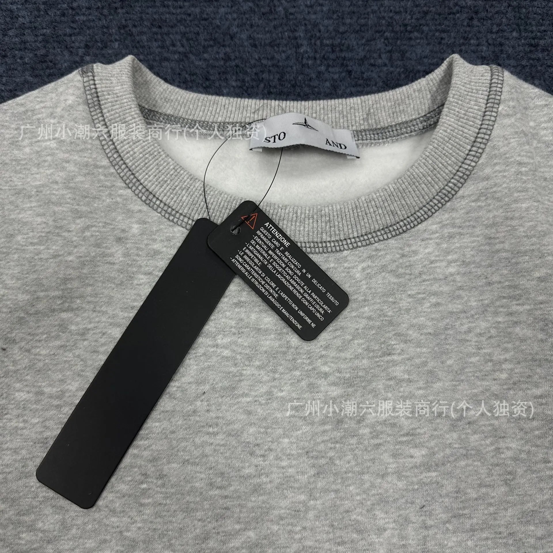 Fleece-Lined Sweatshirt photo 4