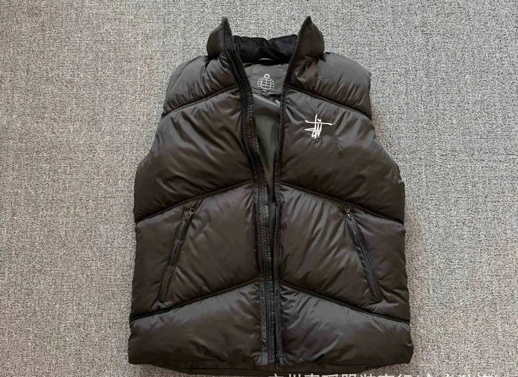 Logo Embroidered Warm Vest photo 2