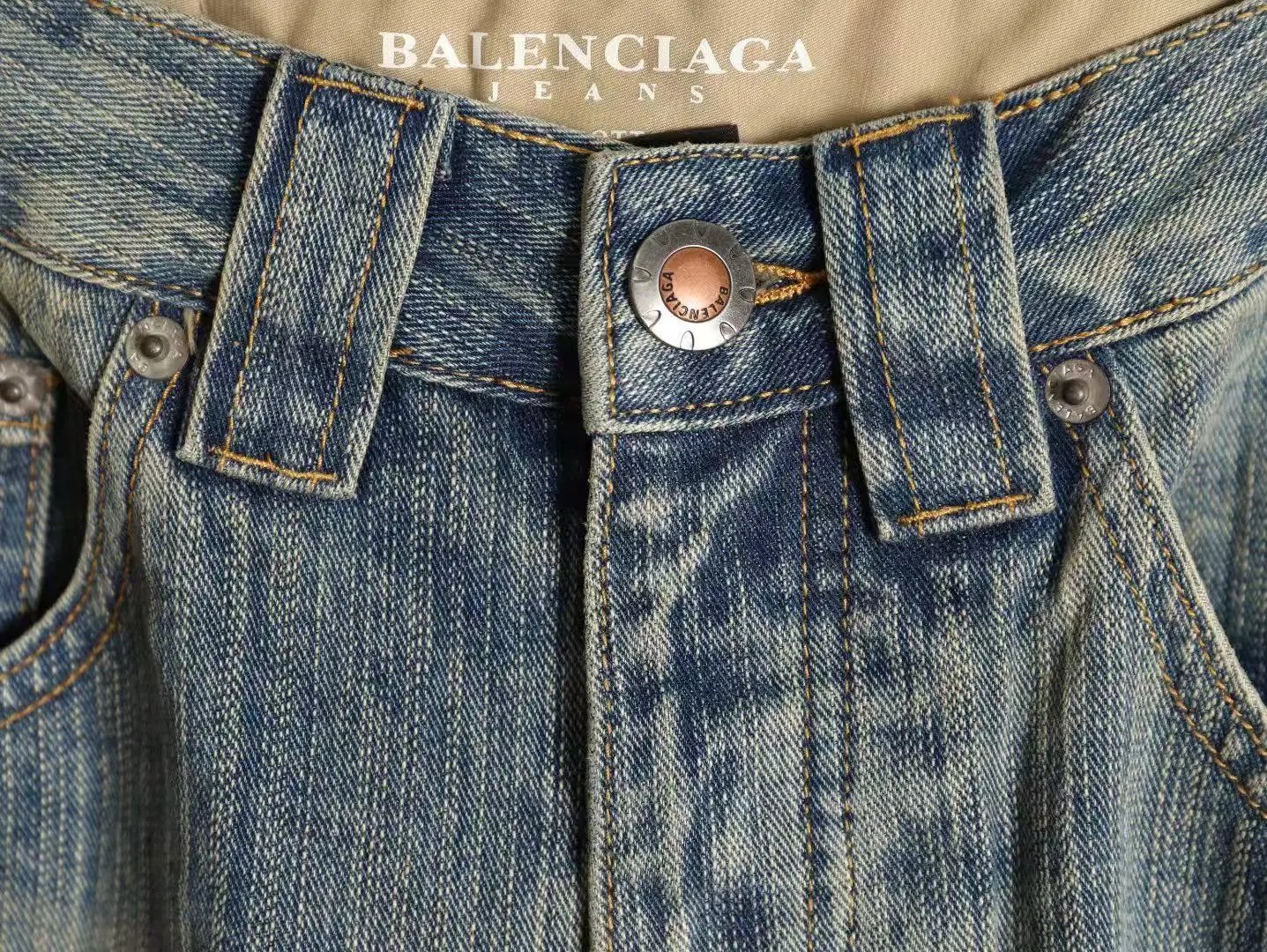 Embroidered Logo Wide-Leg Jeans photo 4