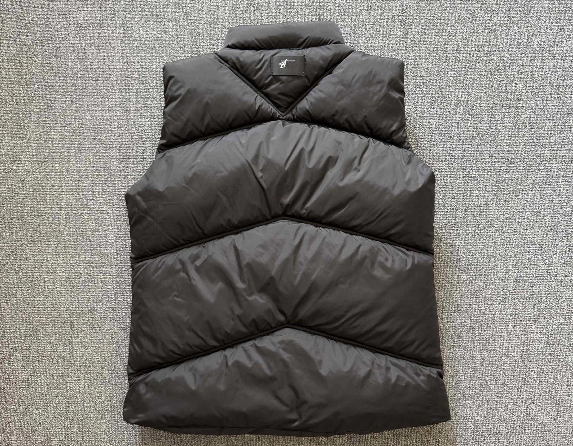 Logo Embroidered Warm Vest photo 3