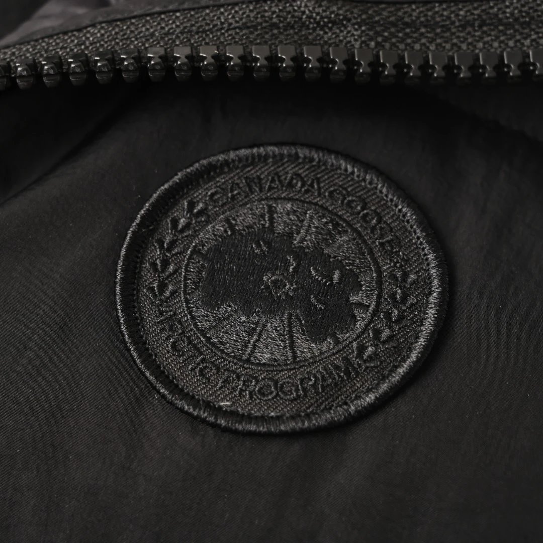 Black Label Puffer Vest photo 8