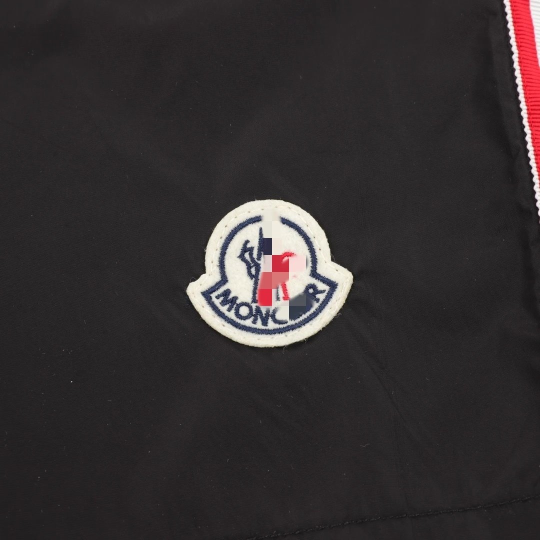 Moncler Logo-Embroidered Navy Shorts with Stripe Tape - 10
