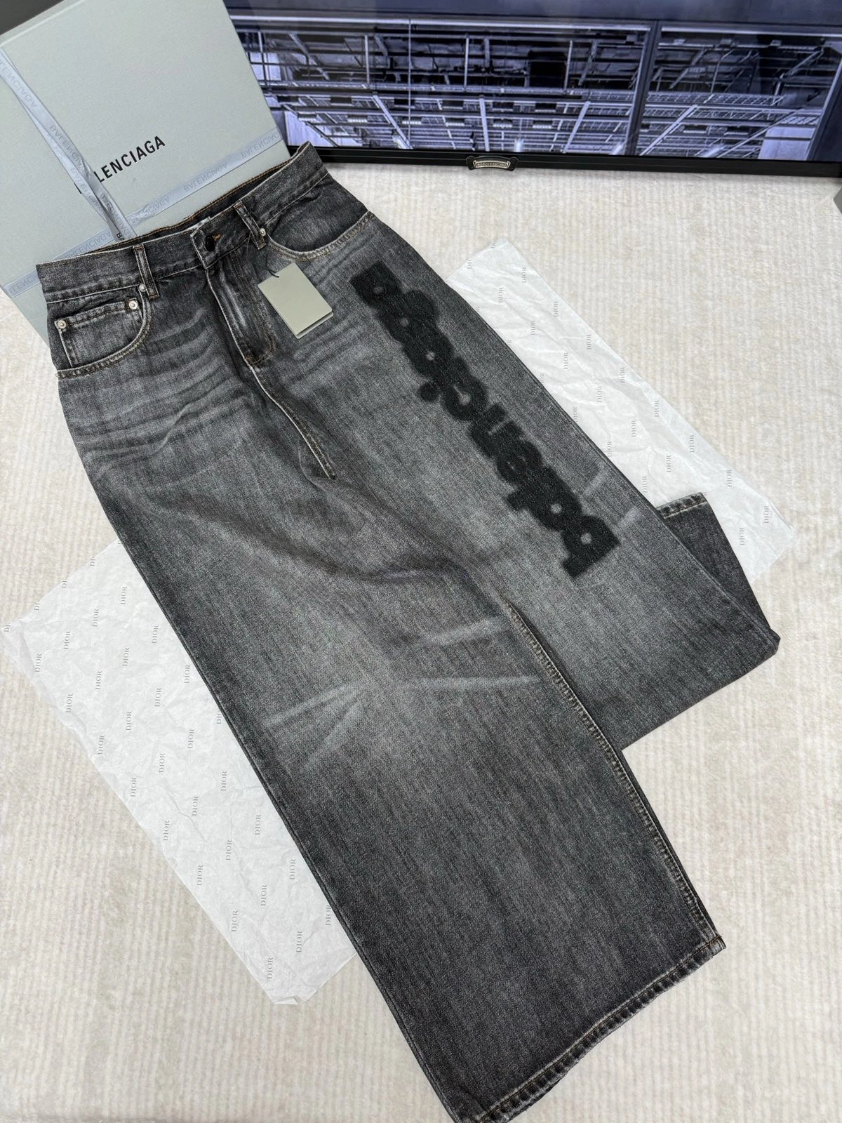 Black Spray Letter Logo Denim Jeans photo 4
