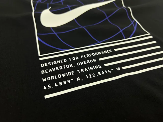 Nike T-Shirts Short-Sleeve Graphic Logo T-Shirt product detail image 10