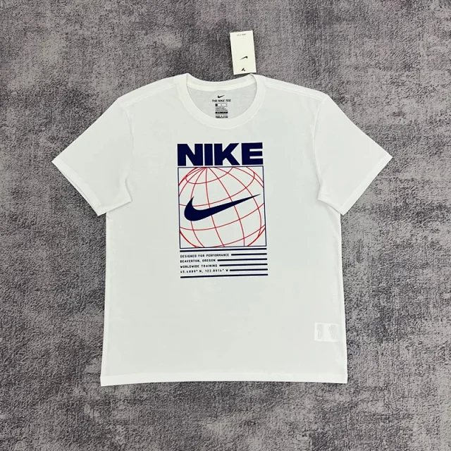 Nike T-Shirts Short-Sleeve Graphic Logo T-Shirt product detail image 14