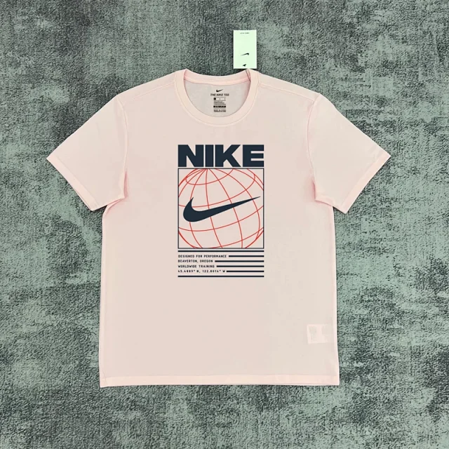 Nike T-Shirts Short-Sleeve Graphic Logo T-Shirt product detail image 16