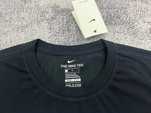 Nike T-Shirts Short-Sleeve Graphic Logo T-Shirt product detail image 6
