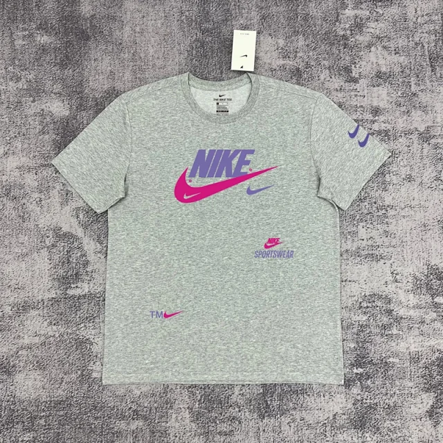 Nike T-Shirts Short-Sleeve Graphic Logo T-Shirt product detail image 39