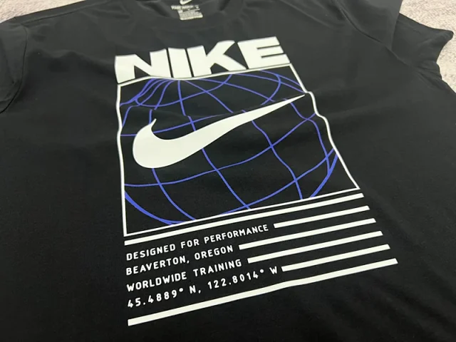 Nike T-Shirts Short-Sleeve Graphic Logo T-Shirt product detail image 9