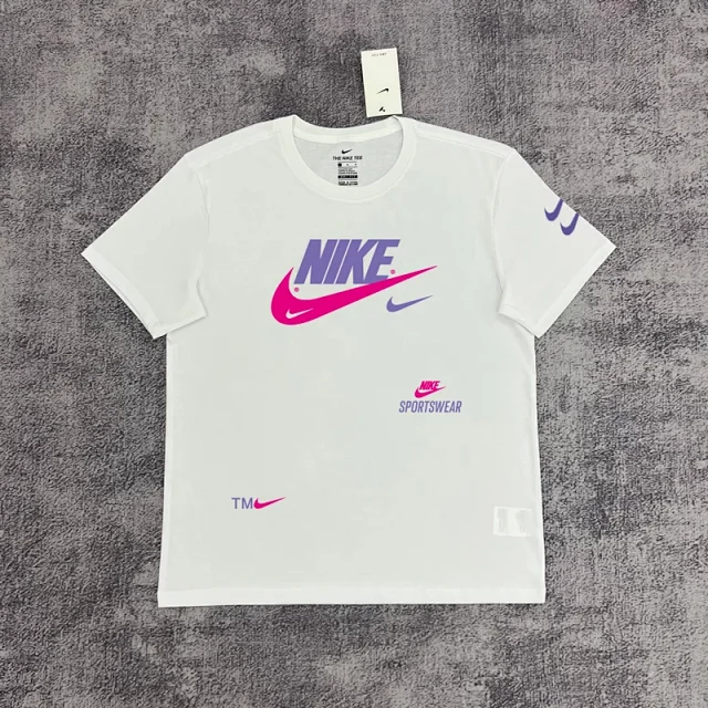 Nike T-Shirts Short-Sleeve Graphic Logo T-Shirt product detail image 38