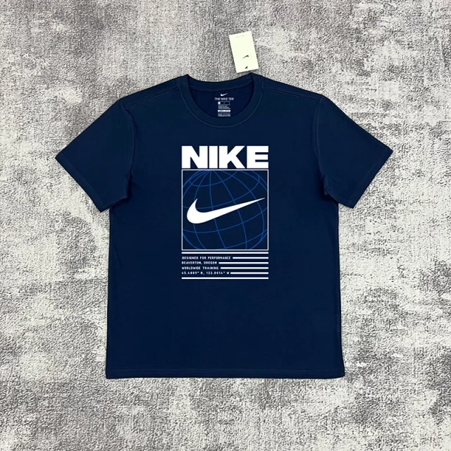 Nike T-Shirts Short-Sleeve Graphic Logo T-Shirt product detail image 19