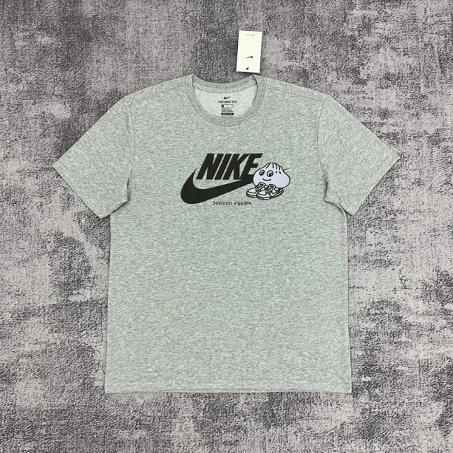 Nike T-Shirts Short-Sleeve Graphic Logo T-Shirt product detail image 36