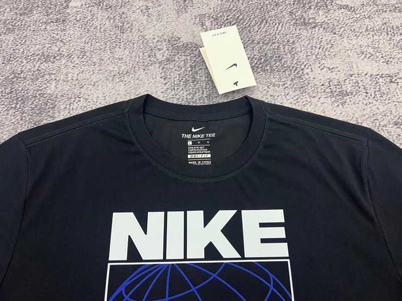 Nike T-Shirts Short-Sleeve Graphic Logo T-Shirt image 4