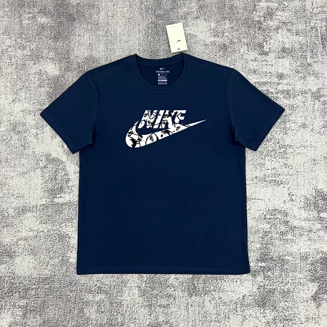 Nike T-Shirts Short-Sleeve Graphic Logo T-Shirt product detail image 34
