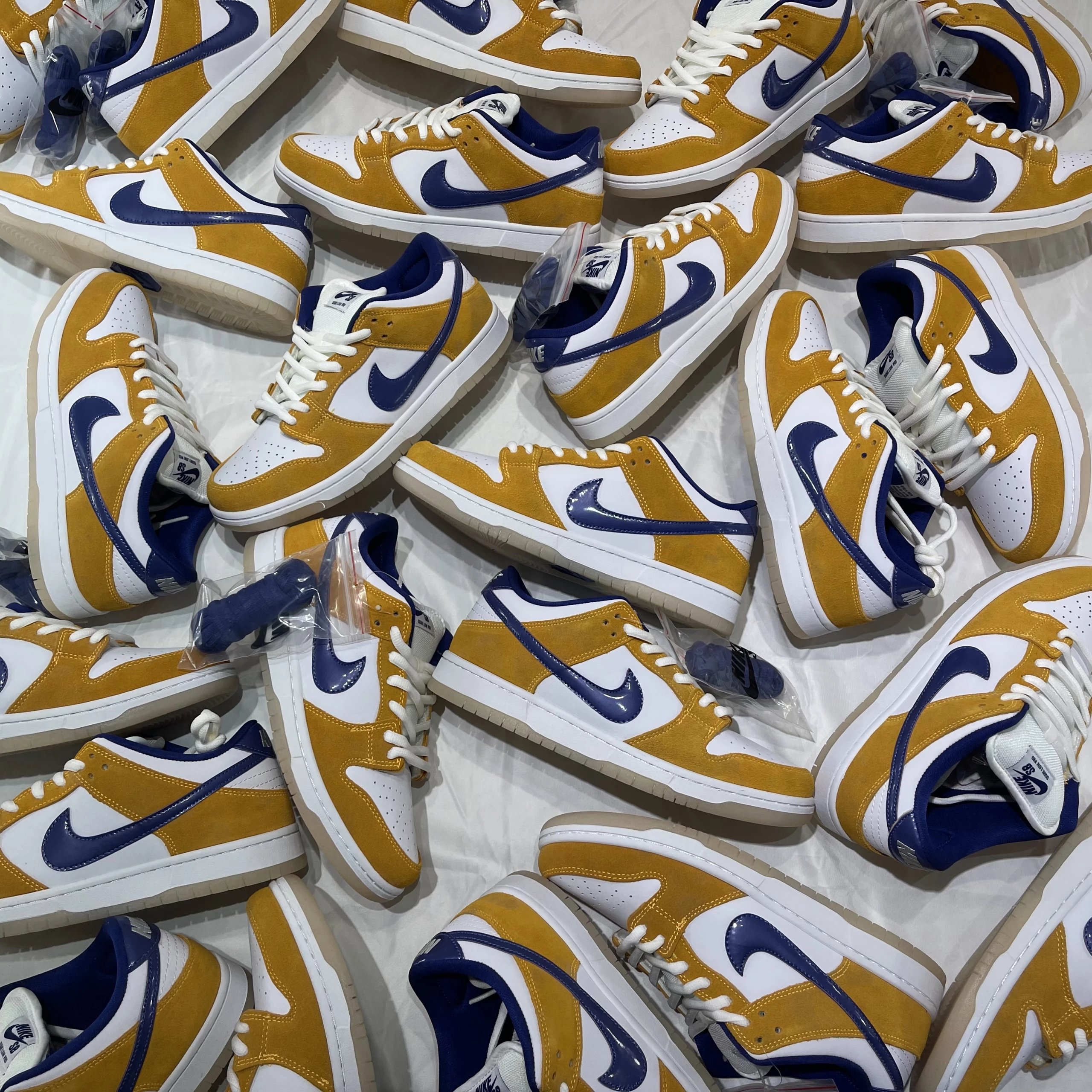 SB Dunk Low Lakers